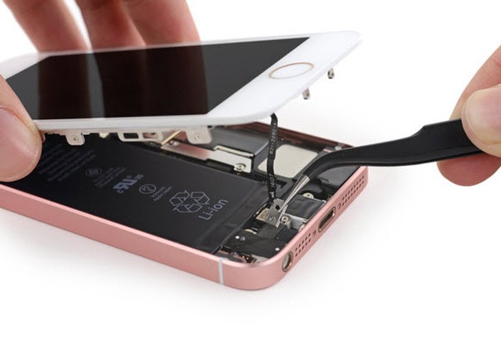 iFixit งัดแงะ iPhone SE เผยซ่อมไม่ยาก