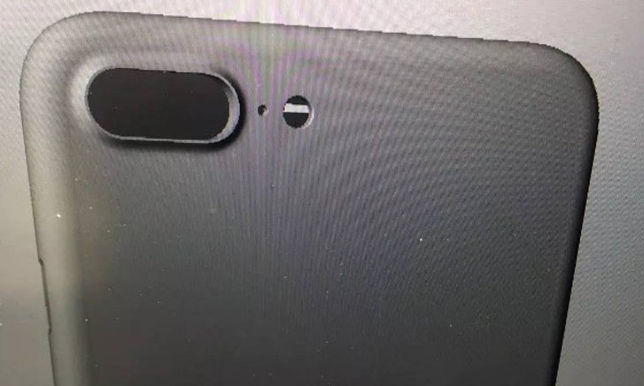 ภาพด้านหลัง iPhone 7 หลุดอีกครั้ง ยืนยันว่า ไม่มีช่องเสียบหูฟัง
