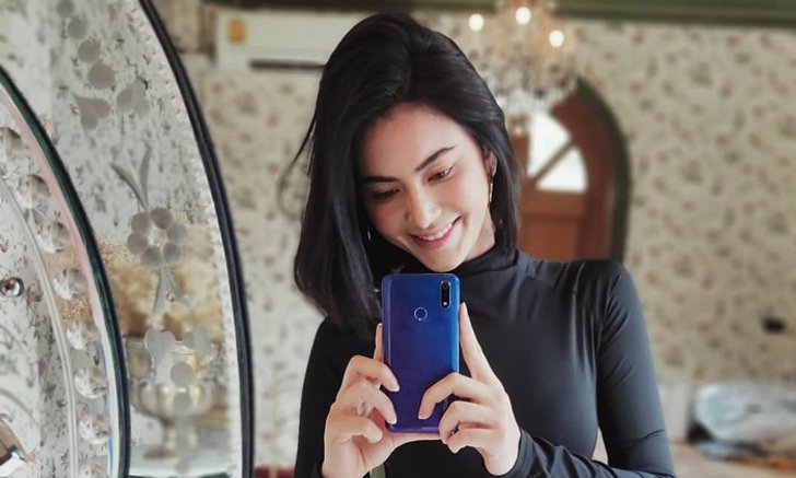 แรงกว่ามือถือ realme 3 Pro ก็แบรนด์แอมบาสเดอร์คนสวยอย่างสาว "ใหม่ ดาวิกา"