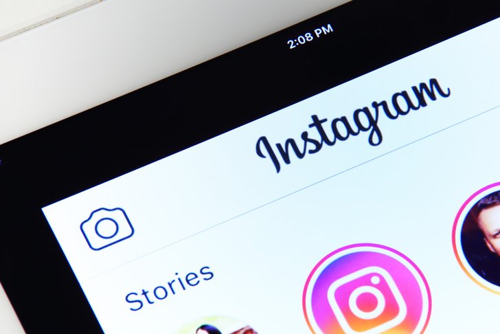 Instagram เริ่มทดสอบการใส่สติ๊กเกอร์พร้อมเนื้อเพลงเวลาแชร์ได้