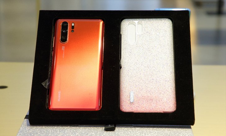 จัดให้หนัก! ต้อนรับ HUAWEI P30 Pro Limited Edition สี Amber Sunrise กับ โม-มนชนก