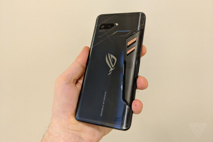 Asus ROG Phone II เป็นสมาร์ตโฟนสำหรับสายเกมตัวจริงเสียงจริง!