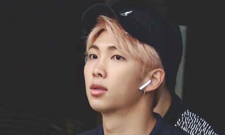 แรปเปอร์วง BTS ทำหูฟัง AirPods หายกว่า 33 คู่ รวมเป็นเงินกว่า 180,000 บาท!