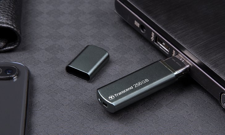 เปิดตัว Transcend JetFlash 910 Flash Drive ที่ประสิทธิภาพสูง และทนทาน