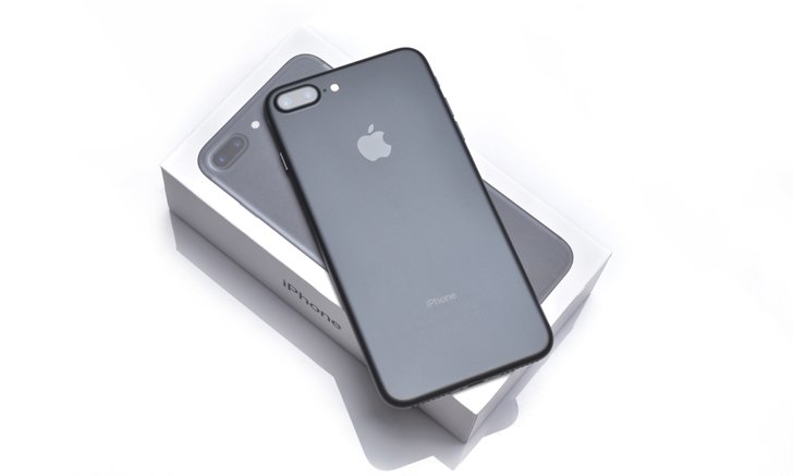 สำรวจโปรโมชั่น iPhone 7 ความจำ 32GB ให้คุณได้ครอบครองในราคา 2,990 บาท 