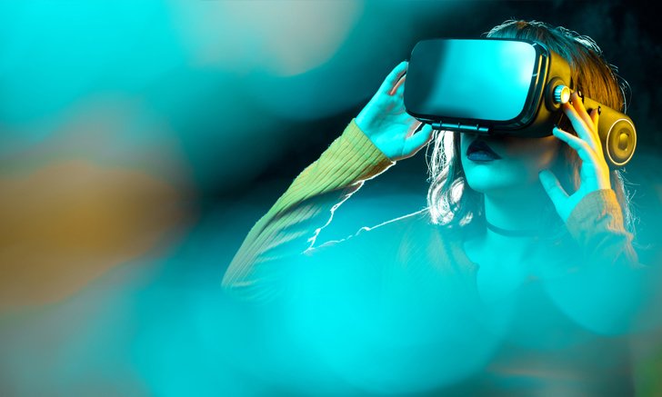 การชมคอนเสิร์ตอยู่ในบ้านด้วย VR หรือเทคโนโลยีเสมือนจริง