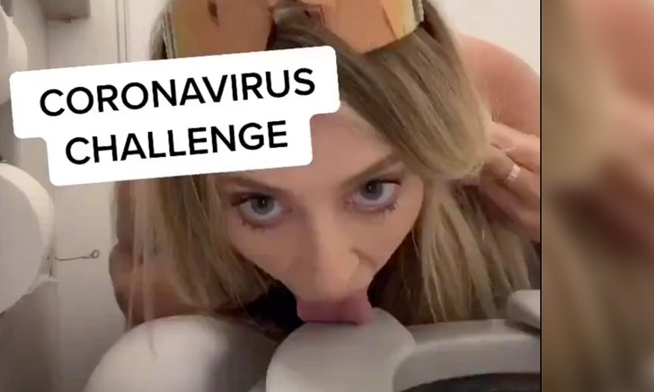 สาวเล่นพิเรนทำ Coronavirus Challenge ด้วยการ “เลียฝาโถส้วม”!