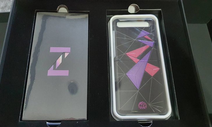 เปิดบ็อกซ์เซ็ต “Galaxy Z Flip x SIRIVANNAVARI BANGKOK Special Case Limited Edition”