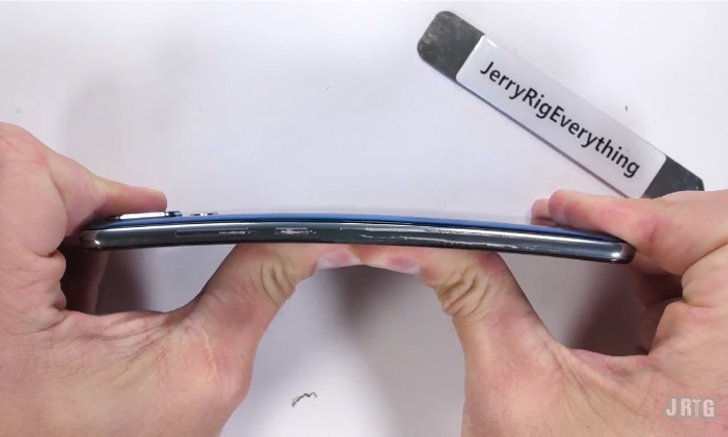 รอดหรือไม่! Huawei P20 Pro ถูกทดสอบความอึด: ทั้งขีดข่วน, เผา และบิดงอ