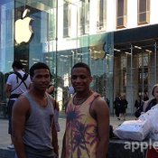 สาวก Apple เริ่มตั้งแถวรอ iPhone 5C - iPhone 5S