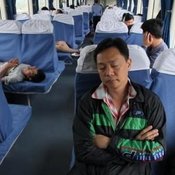 รวมภาพความแออัดบนรถไฟจีน