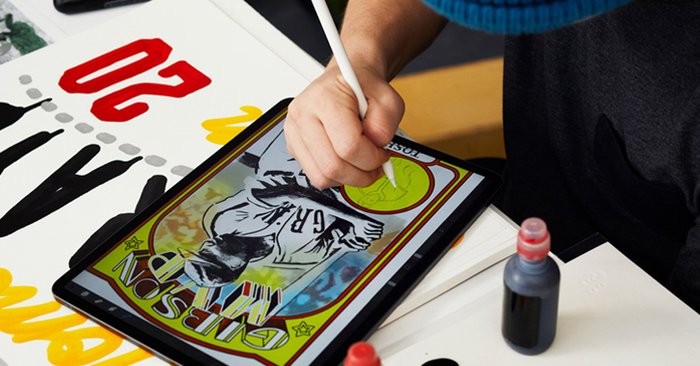 ศิลปินสร้างสรรค์การ์ดเบสบอลแนวใหม่ด้วย iPad Pro และ Apple Pencil