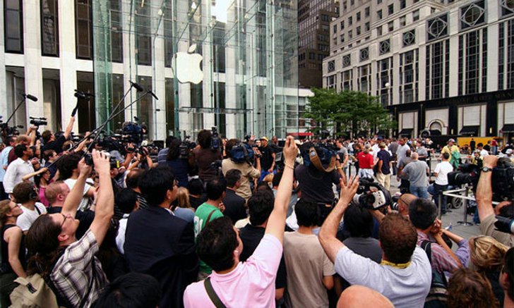 iPad รุ่นแรกในไทย ปรับลดราคาเป็นรอบที่ 2 สู้ กาแลคซี่แท็บ
