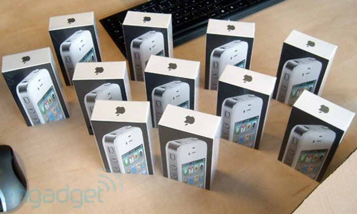 ใกล้สุดๆ ! iPhone 4 สีขาวพร้อมขายแล้ว!