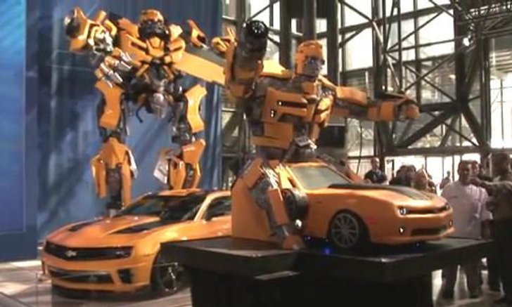 เค้กหุ่นยักษ์ Transformers หนัก 1 ตัน