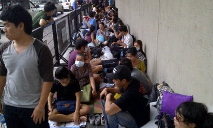 เหลือเชื่อ!! คิว Dtac 3G Mobile Expo