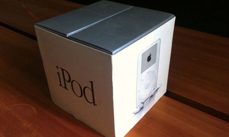 ฉลอง iPod อายุครบ 10 ปีด้วยภาพแกะกล่อง iPod รุ่นแรก!