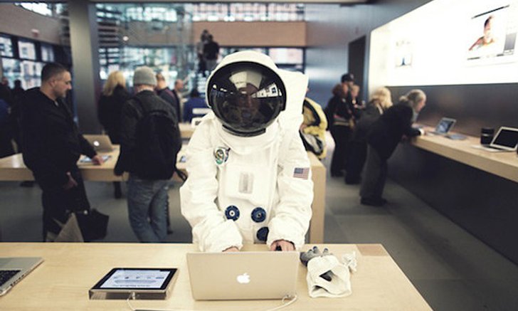 นักบินอวกาศใน Apple Store?