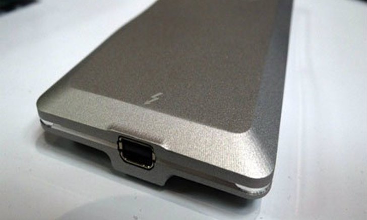 OCZ โชว์นวัตกรรม External SATA Drive พร้อมพอร์ต Thunderbolt !!