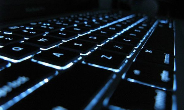 รู้จักกับคีย์บอร์ดแบบ Backlit อีกหนึ่งฟังก์ชั่น บน Ultrabook