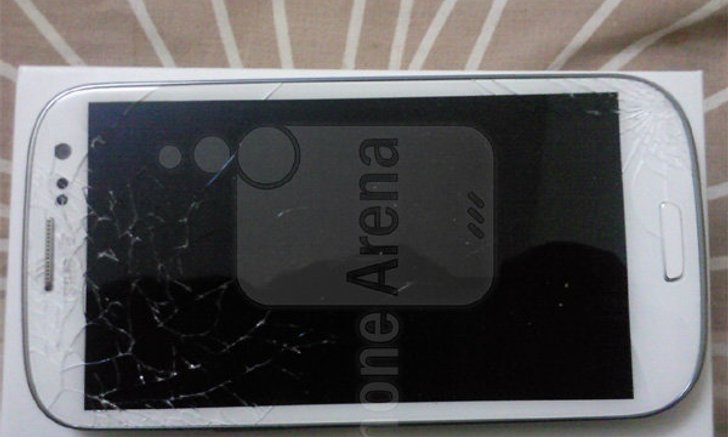 เมื่อ SS Galaxy S III เจอเข้ากับแรงโน้มถ่วง กระจกที่ว่าแกร่ง ก็ไปไม่รอด