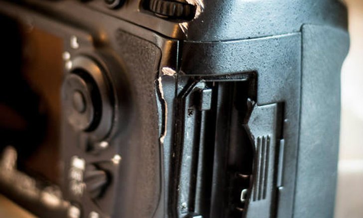 D700 ตกเขา กลิ้งหลุนๆ กระเด้งกระดอน สะบักสะบอม อ่วมอรทัย