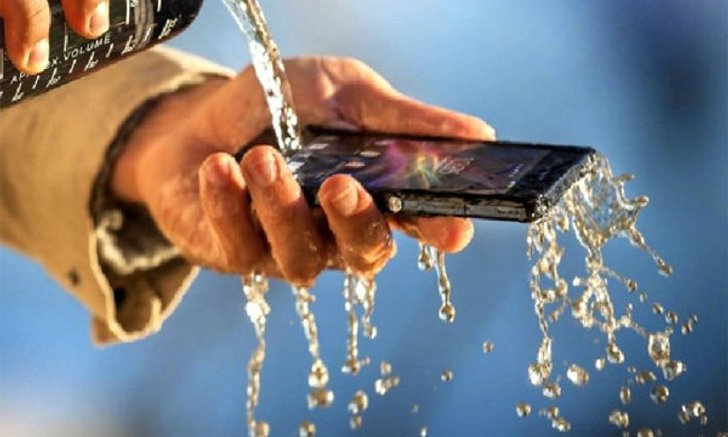 "โซนี"เผยโฉม สมาร์ทโฟน"ไม่กลัวน้ำ" "Xperia Z" โทรคุยได้แม้ขณะอาบน้ำ