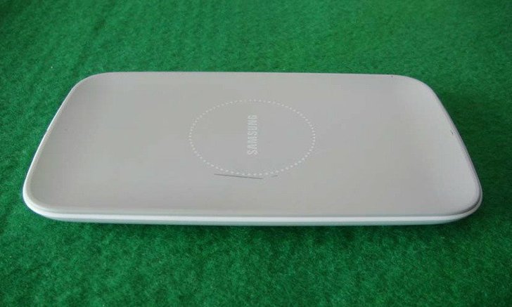 Samsung หลุดภาพแท่นชาร์จไร้สายตัวใหม่ พร้อมส่งให้ FCC ตรวจสอบ !