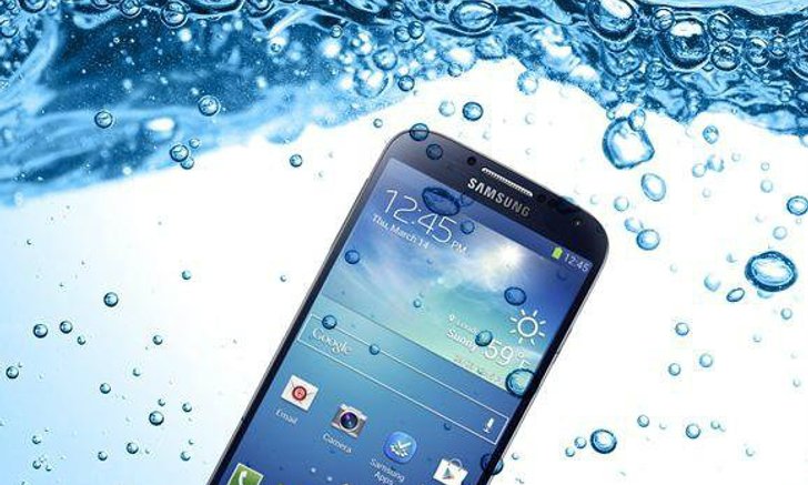 ลองมั้ย ! จับ Galaxy S4 แช่น้ำ