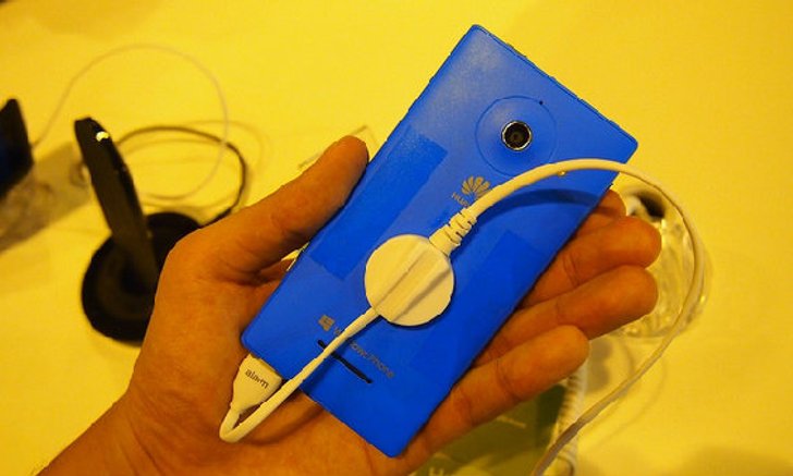 ลองจับ Nokia Lumia 925 และ Lumia 928