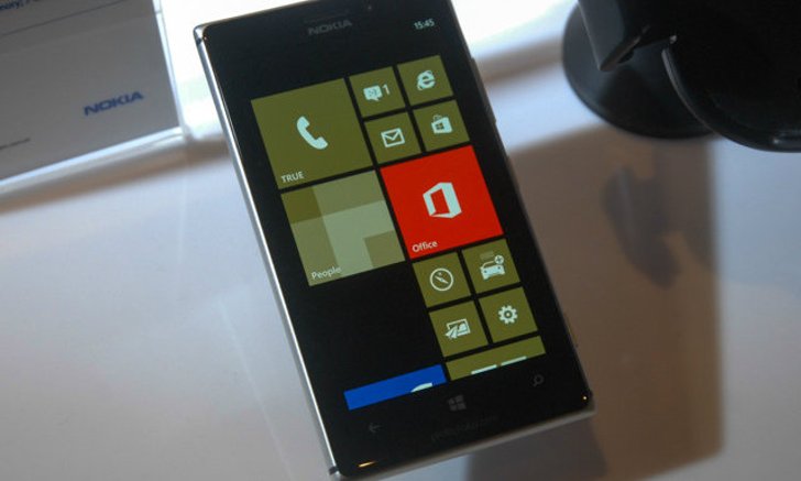 ลองจับ Nokia Lumia 925 พร้อมฟีเจอร์กล้องใหม่ใน Lumia Amber