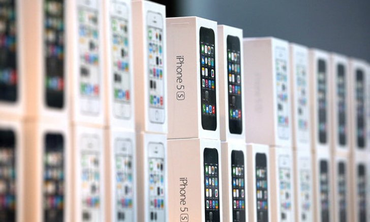 อัพเดทราคา iPhone 5s และ iPhone 5c เครื่องหิ้วประจำวันที่ 17 ตุลาคม 2556