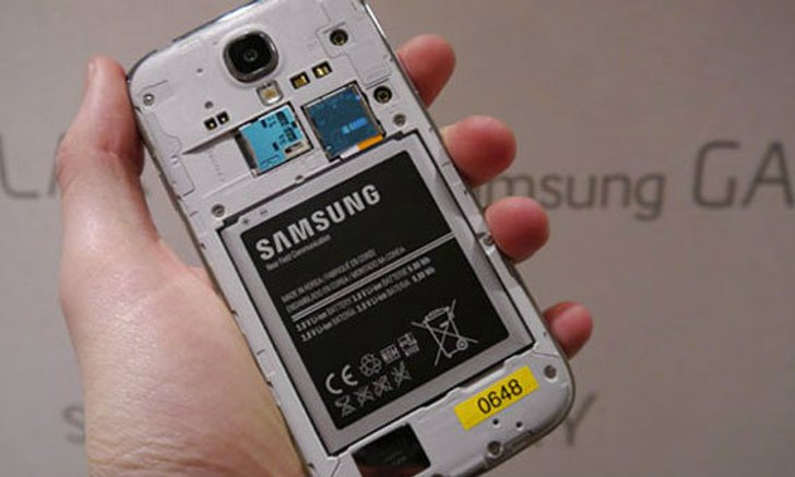 ปัญหาแบตเตอรี่บวมบน Galaxy s4 ซัมซุงยินดีเปลี่ยนแบตก้อนใหม่ให้ฟรี
