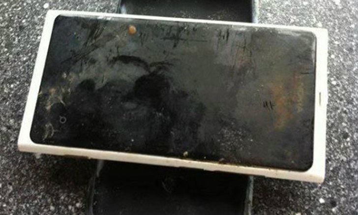 Xperia Z ยังอาย เมื่อ Nokia Lumia 800 แช่น้ำ 3 เดือนยังใช้ได้