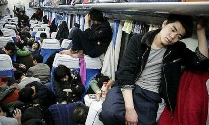 รวมภาพความแออัดบนรถไฟจีน
