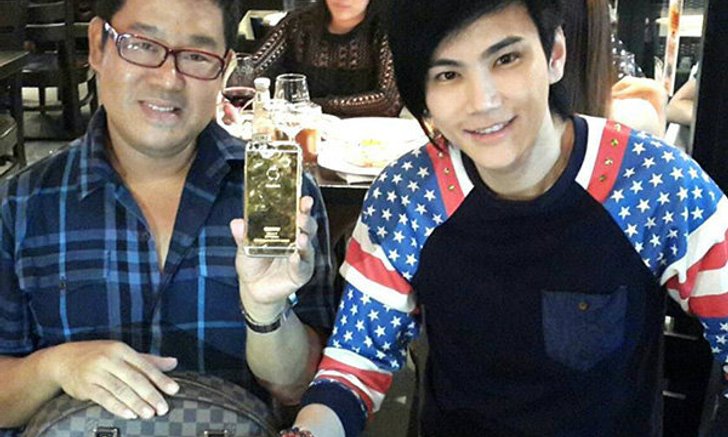 ฮือฮา! คุณณกรณ์ กรณ์หิรัญ ซื้อ iPhone 6 ทองคำแท้มาใช้งาน!