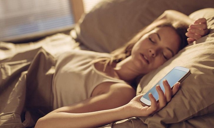 ผลวิจัยเผย นอนดึก ตื่นสาย ชอบกดปุ่ม Snooze นาฬิกาปลุกตอนเช้ามีแนวโน้มเป็นอัจฉริยะสูง