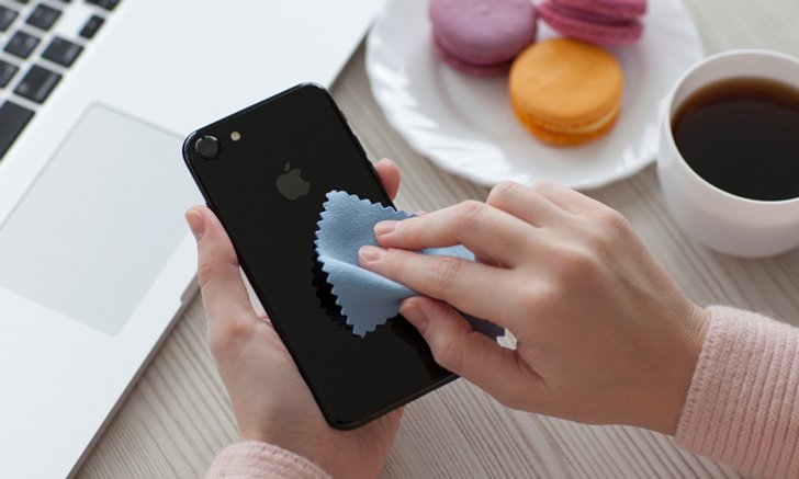 3 วิธี "ที่ดีที่สุด" ในการทำความสะอาด iPhone พร้อมทำลายแบคทีเรีย