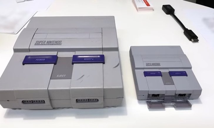 เทียบกันชัดๆ Super Famicom Mini โซนอเมริกากับเครื่องเกมต้นฉบับที่เล็กลงมาก