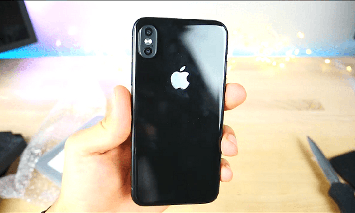 ดูกันเต็มๆ iPhone 8 Decade Edition เครื่องต้นแบบ พร้อมเคสและกระจกกันรอยหน้าจอ