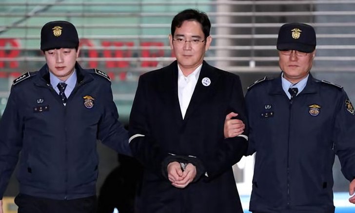 ศาลตัดสิน ทายาทซัมซุง ติดคุก 5 ปี ข้อหาติดสินบนและคอร์รัปชั่น