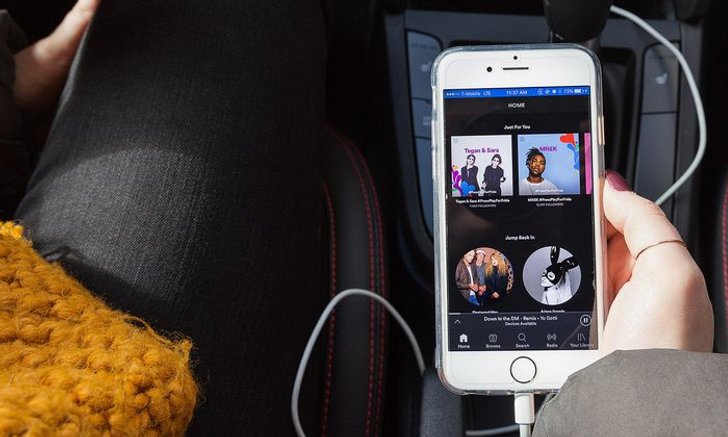 วิธีทำให้ iPhone ไม่ต้องเล่นเพลงเดิมให้ฟังแบบซ้ำๆ เวลาต่อเข้ากับเครื่องเสียงในรถ ทำอย่างไร มาดูกัน