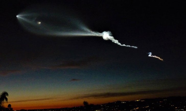 แห่ถ่ายคลิป UFO แสงบนท้องฟ้าเหนือเมืองแอลเอ ด้านทางการออกมาชี้แจงเป็นจรวดรุ่นใหม่ของ SpaceX