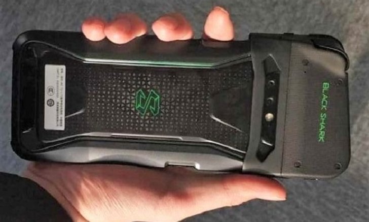 เผยวิดีโอแสดงตัวเครื่อง Xiaomi BlackShark สมาร์ทโฟนเน้นเล่นเกม ก่อนเปิดตัวจริง