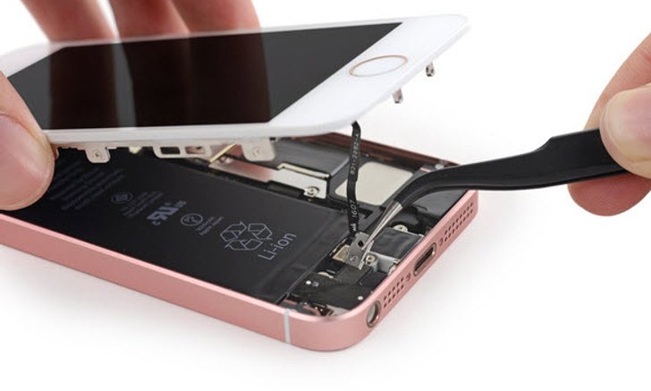 iFixit งัดแงะ iPhone SE เผยซ่อมไม่ยาก