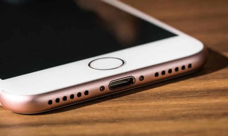 ยอมเหมือนชาวบ้าน iPhone 8 อาจใช้พอร์ท USB-C แทน Lightning แล้ว