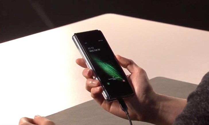 เปิดตัวแล้ว "Samsung Galaxy Fold" มือถือฝาพับไร้รอยต่อ ยิ่งใหญ่อลังการ ในราคา 62,000 บาท