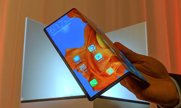 ผู้บริหาร Huawei โชว์ทดสอบสมาร์ตโฟนจอพับได้ Mate X ด้วยความเร็ว 5G