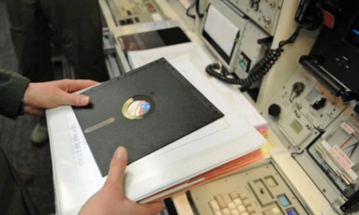 กองทัพสหรัฐมีแผนจะเลิกใช้ Floppy Disk ในการสั่งงานของระเบิดนิวเคลียร์!