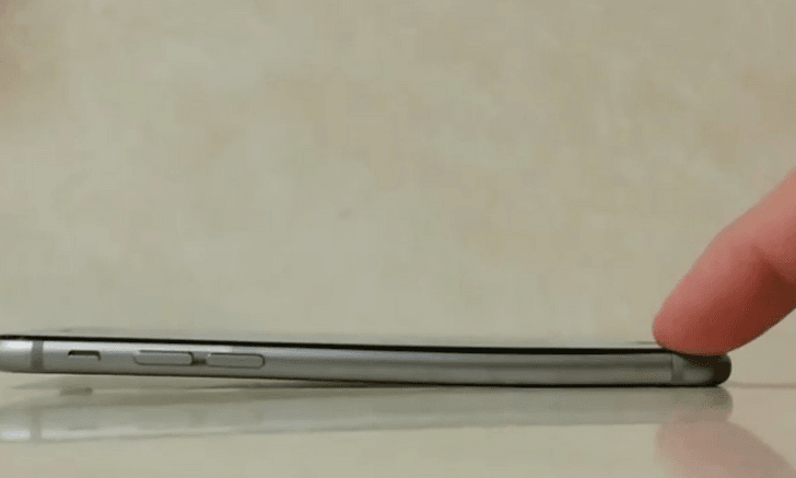 หลุดเอกสารวงในแฉ Apple รู้อยู่แล้ว iPhone 6 เสี่ยงเจอปัญหาเครื่องบิดงอง่าย